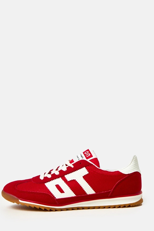 Tênis esportivos vermelhos com...