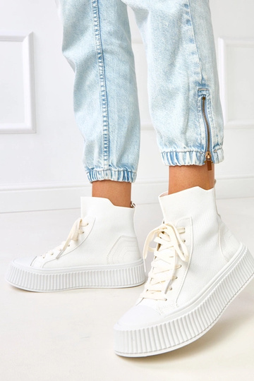 Tênis brancos slip-on com... 2