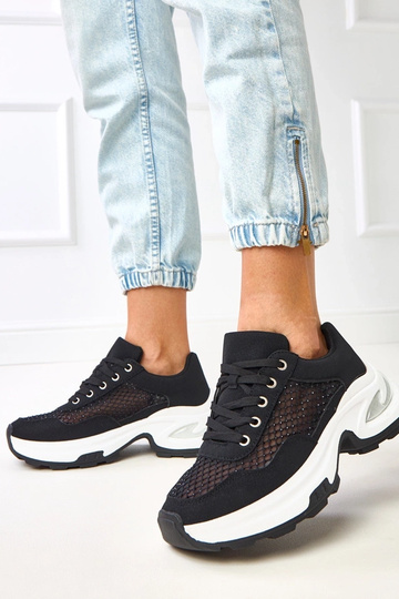 Tênis pretos com plataforma...