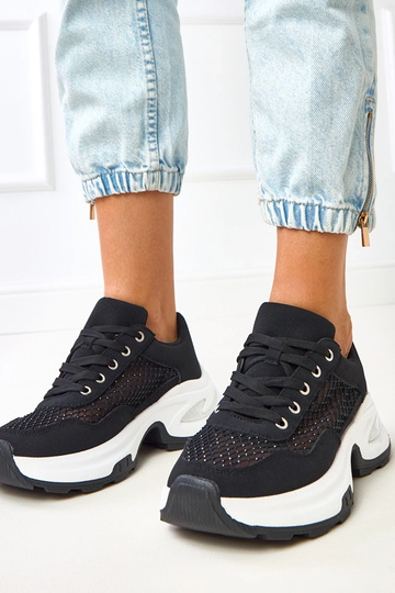 Tênis pretos com plataforma... 2