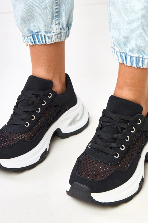 Tênis pretos com plataforma e strass...