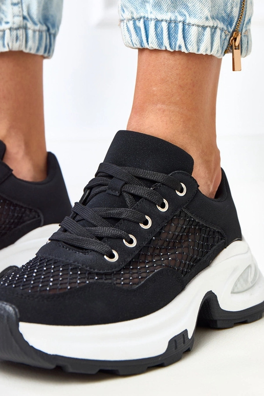 Tênis pretos com plataforma e strass...