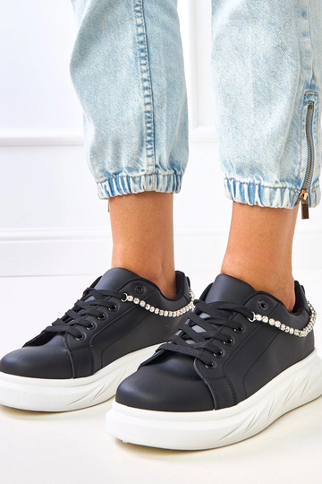 Tênis pretos com plataforma...