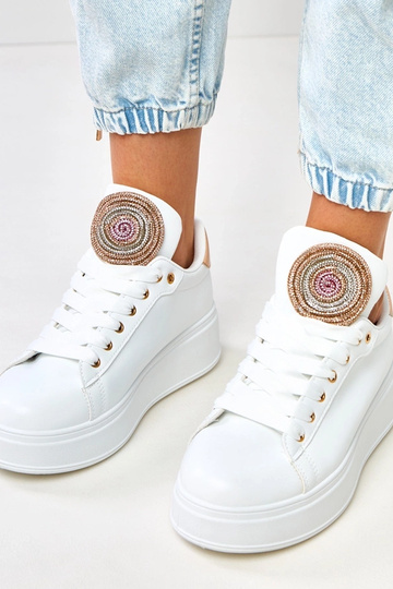 Tênis brancos com... 2