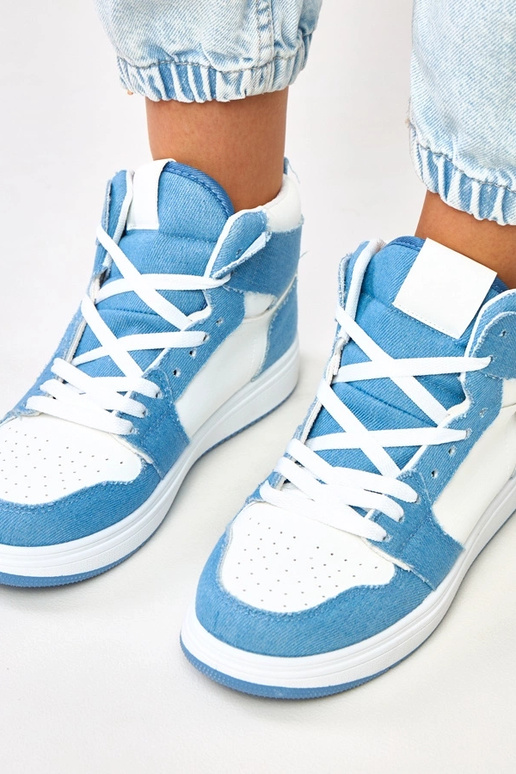 Tênis altos acima do tornozelo com... Tênis altos acima do tornozelo com...