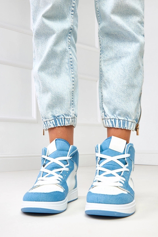 Tênis altos acima do tornozelo com... Tênis altos acima do tornozelo com...