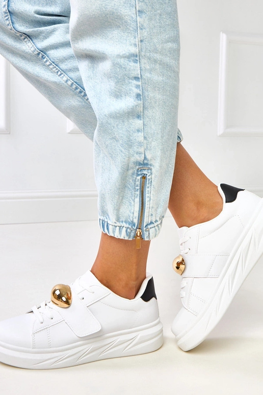 Tênis brancos com plataforma e... Tênis brancos com plataforma e...