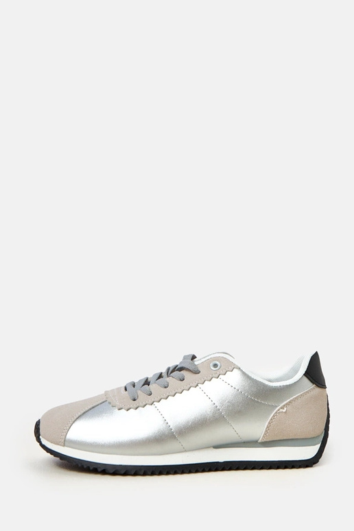 Tênis prateados com detalhe cor areia...