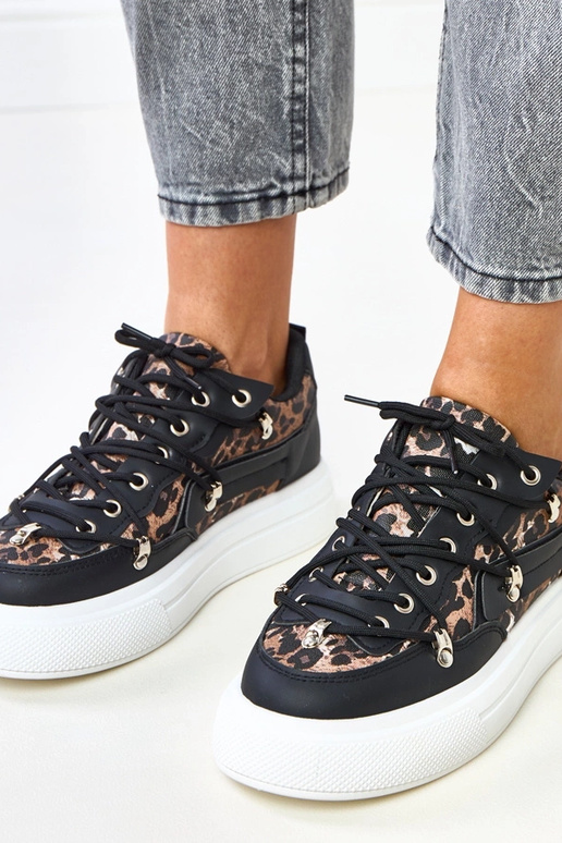 Tênis preto e branco com plataforma e...