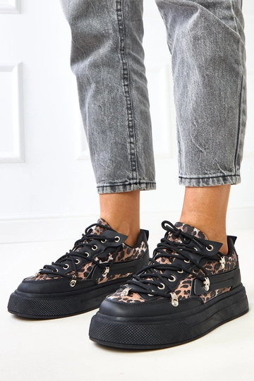 Tênis pretos com plataforma...