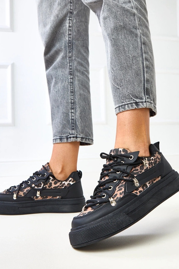 Tênis pretos com plataforma... 2