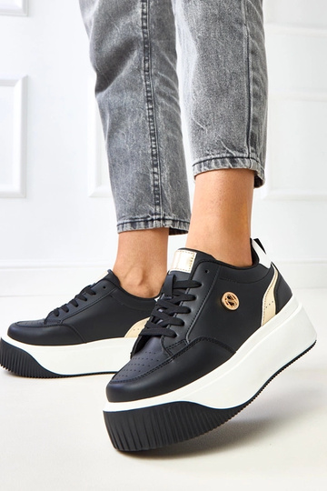 Ténis pretos com plataforma... 2