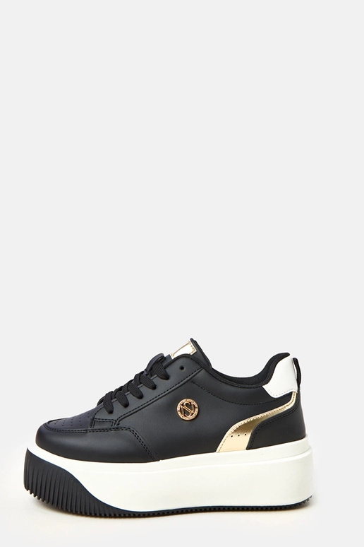 Ténis pretos com plataforma e motivo... Ténis pretos com plataforma e motivo...