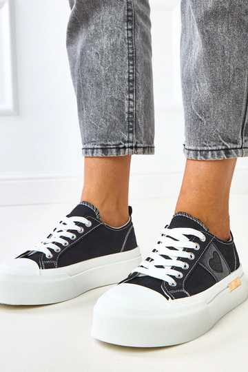 Ténis pretos com plataforma...