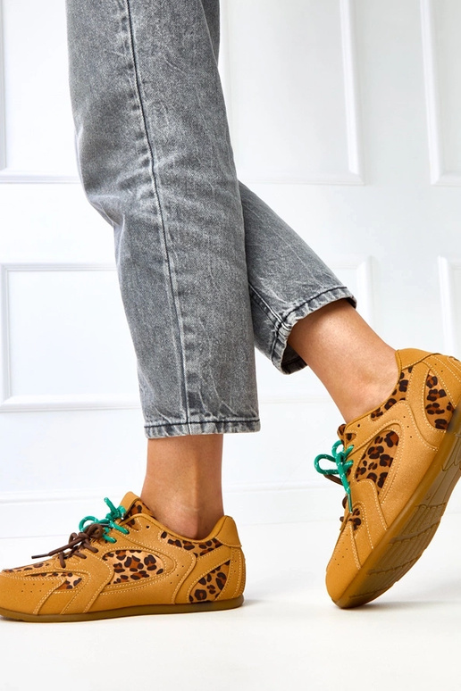 Ténis com estampa de leopardo e... Ténis com estampa de leopardo e...