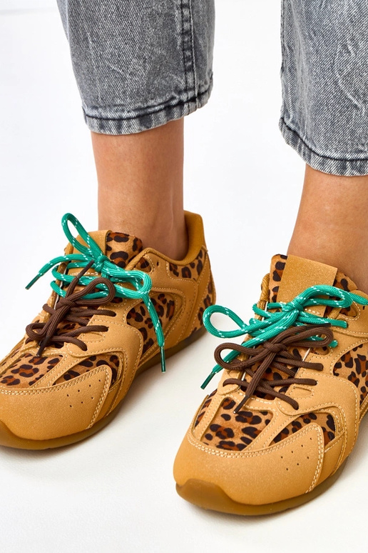 Ténis com estampa de leopardo e... Ténis com estampa de leopardo e...