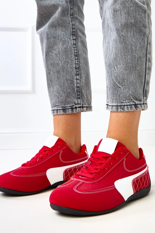 Ténis vermelhos com detalhe branco... Ténis vermelhos com detalhe branco...