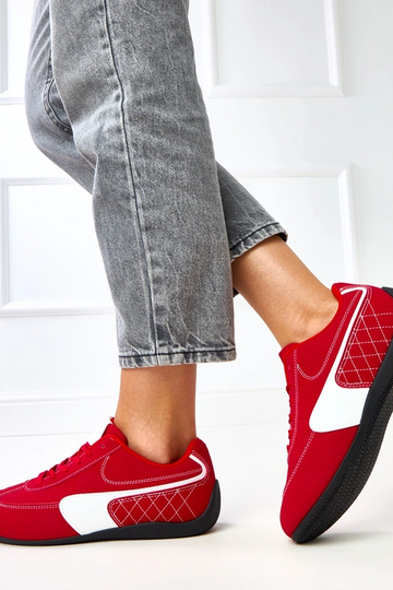 Ténis vermelhos com detalhe... 2