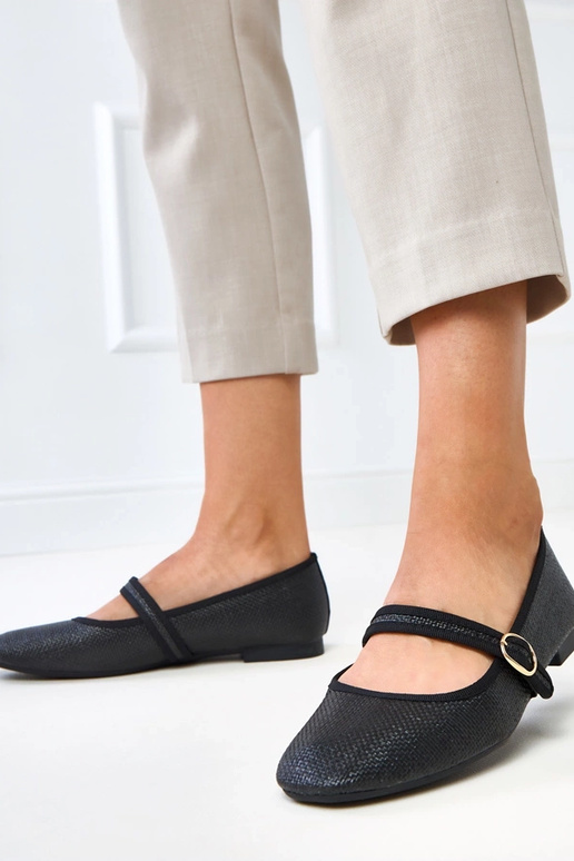 Bailarinas trançada pretas com fivela... Bailarinas trançada pretas com fivela...