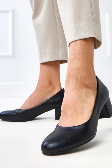 Sapatos baixos clássicos pretos Mavise