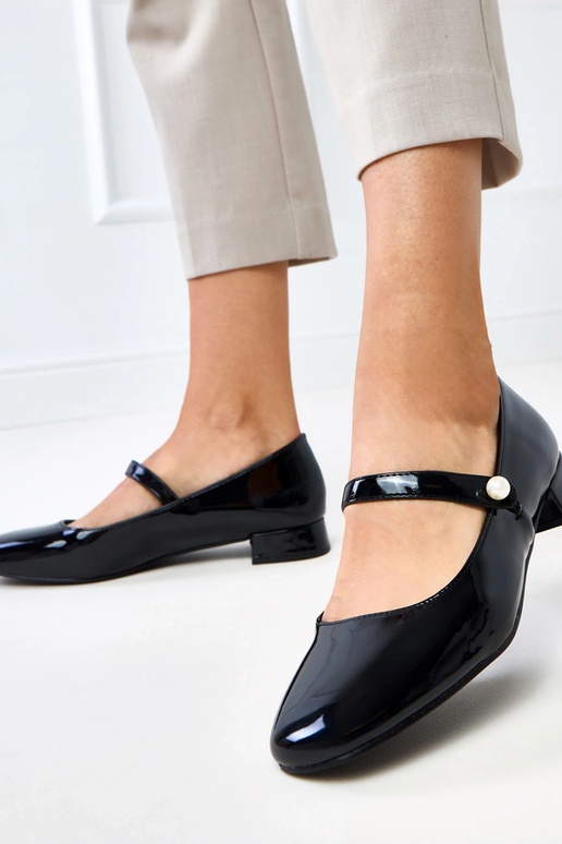 Sapatos de salto alto pretos... Sapatos de salto alto pretos...