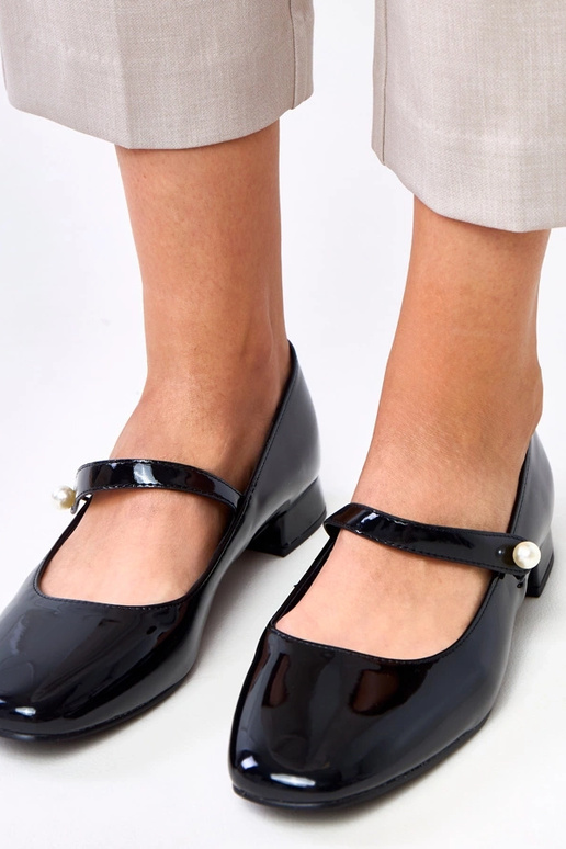 Sapatos de salto alto pretos... Sapatos de salto alto pretos...