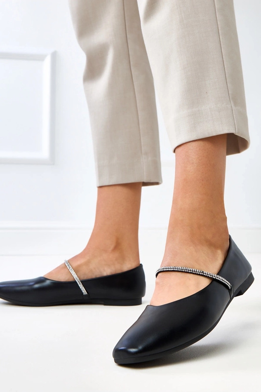 Sapatilhas pretas com tira... Sapatilhas pretas com tira...