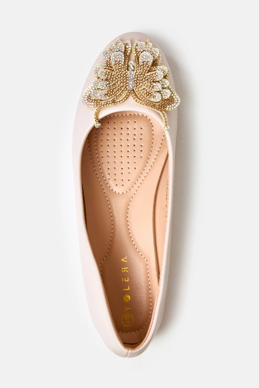 Sapatilhas cor areia com borboleta... Sapatilhas cor areia com borboleta...