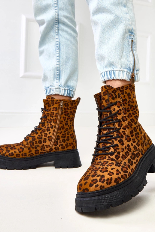 Botas cor marrom com estampa de...