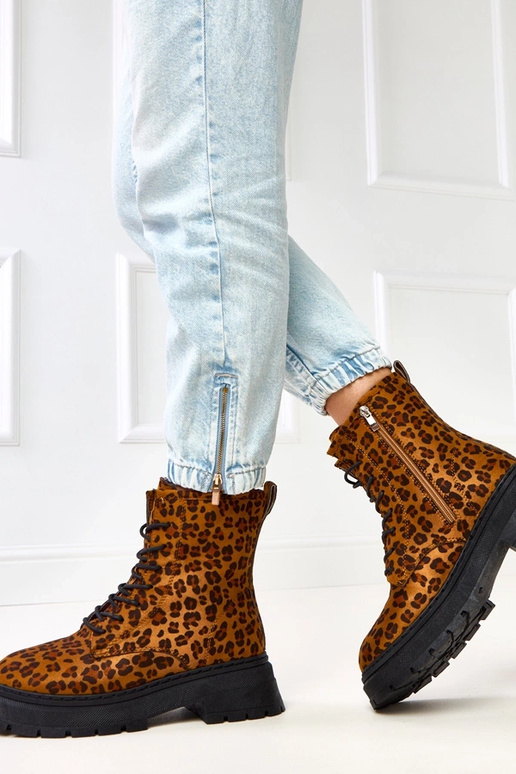 Botas cor marrom com estampa de...