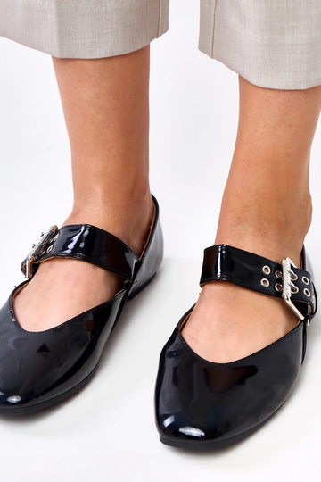 Sapatilhas pretas envernizadas com fivela decorativa, Damia 2