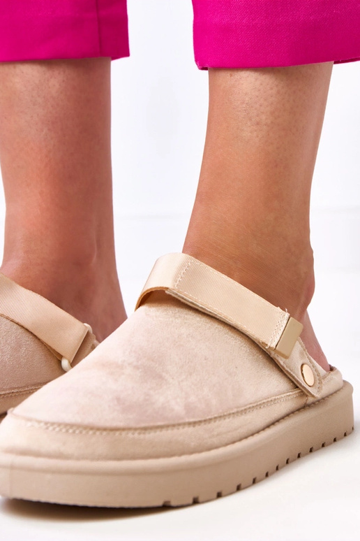 Mules cor areia com fecho de velcro,... Mules cor areia com fecho de velcro,...