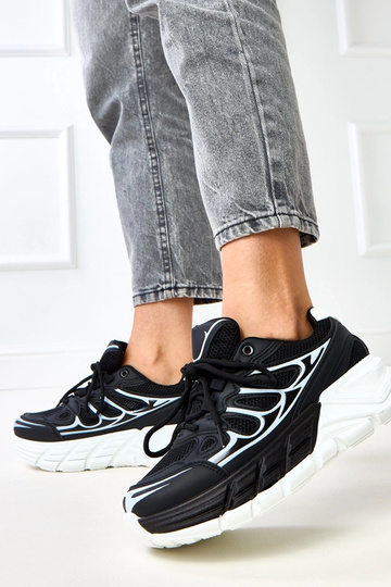 Tênis pretos com sola... 2