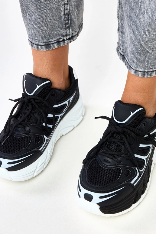 Tênis pretos com sola grossa, Souza Tênis pretos com sola grossa, Souza