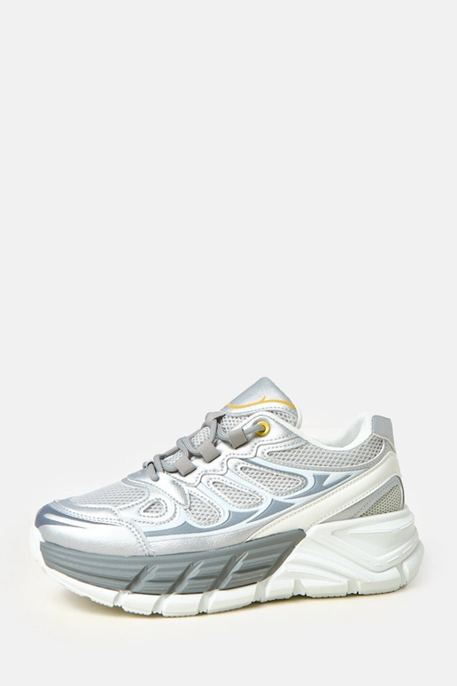 Sapatilhas prateadas com sola grossa... Sapatilhas prateadas com sola grossa...