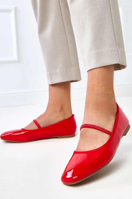 Balerinas vermelhas com detalhes em... Balerinas vermelhas com detalhes em...