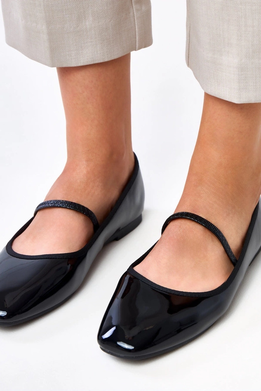 Balerinas pretas com detalhes em... Balerinas pretas com detalhes em...