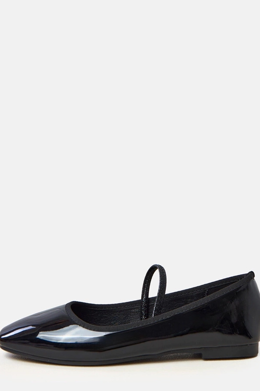 Balerinas pretas com detalhes em... Balerinas pretas com detalhes em...