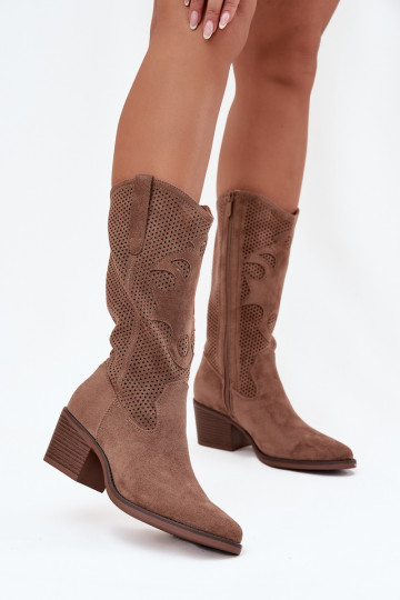Botas femininas de cano longo estilo cowboy bege com elementos vazados e saltinhos Olivette 2