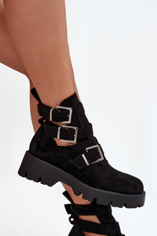 Botas femininas com listras I cor pratami com fivelasmi cor preta Helisse Botas femininas com listras I cor pratami com fivelasmi cor preta Helisse