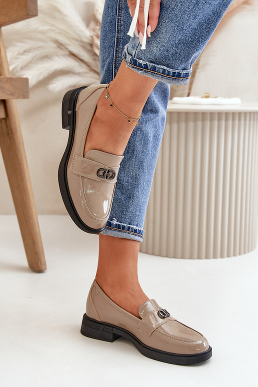 Mocassins de couro envernizados na... Mocassins de couro envernizados na...