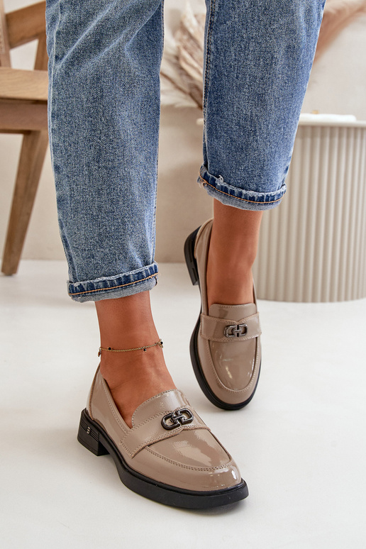 Mocassins de couro envernizados na... Mocassins de couro envernizados na...