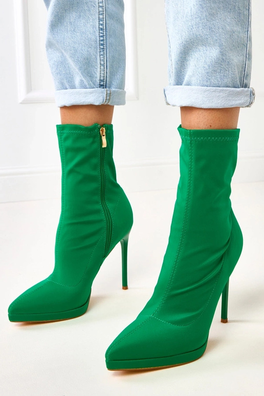 Botinhas verdes de cetim com salto...