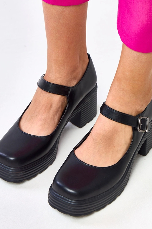 Sapatos de cano curto pretos com... Sapatos de cano curto pretos com...