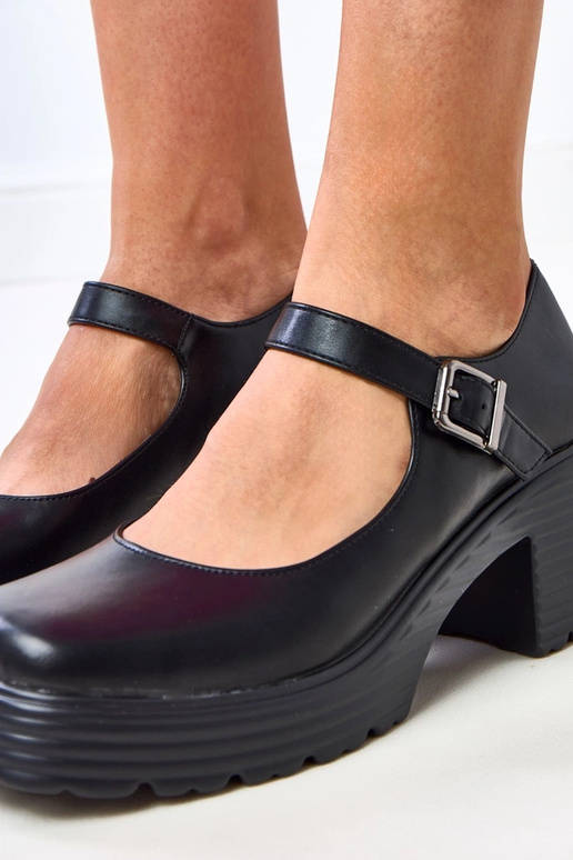 Sapatos de cano curto pretos com... Sapatos de cano curto pretos com...