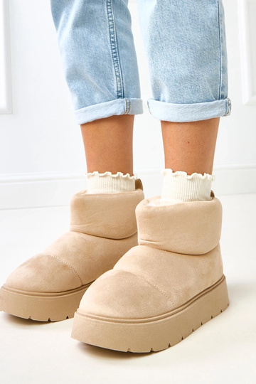 Botas de neve acolchoadas em tom areia sobre plataforma Ribeiro 2