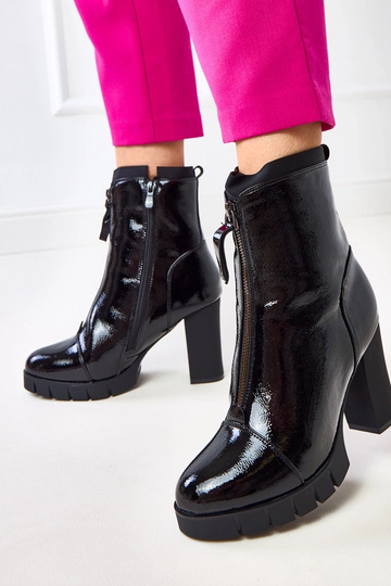 Botins pretos envernizados... 2