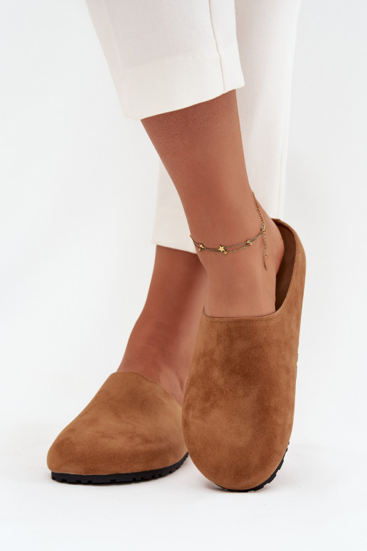 Chinelos Tamancos Feminino com uma plataforma cor marrom Sylviane Chinelos Tamancos Feminino com uma plataforma cor marrom Sylviane