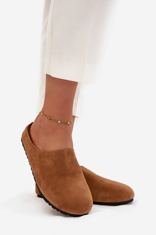 Chinelos Tamancos Feminino com uma plataforma cor marrom Sylviane Chinelos Tamancos Feminino com uma plataforma cor marrom Sylviane