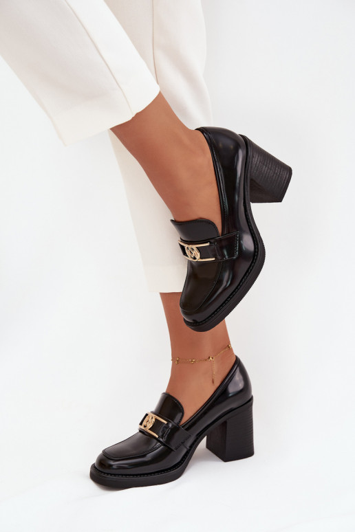 sapato Feminino com salto Ze cor douradam Detalem cor preta Privelle sapato Feminino com salto Ze cor douradam Detalem cor preta Privelle